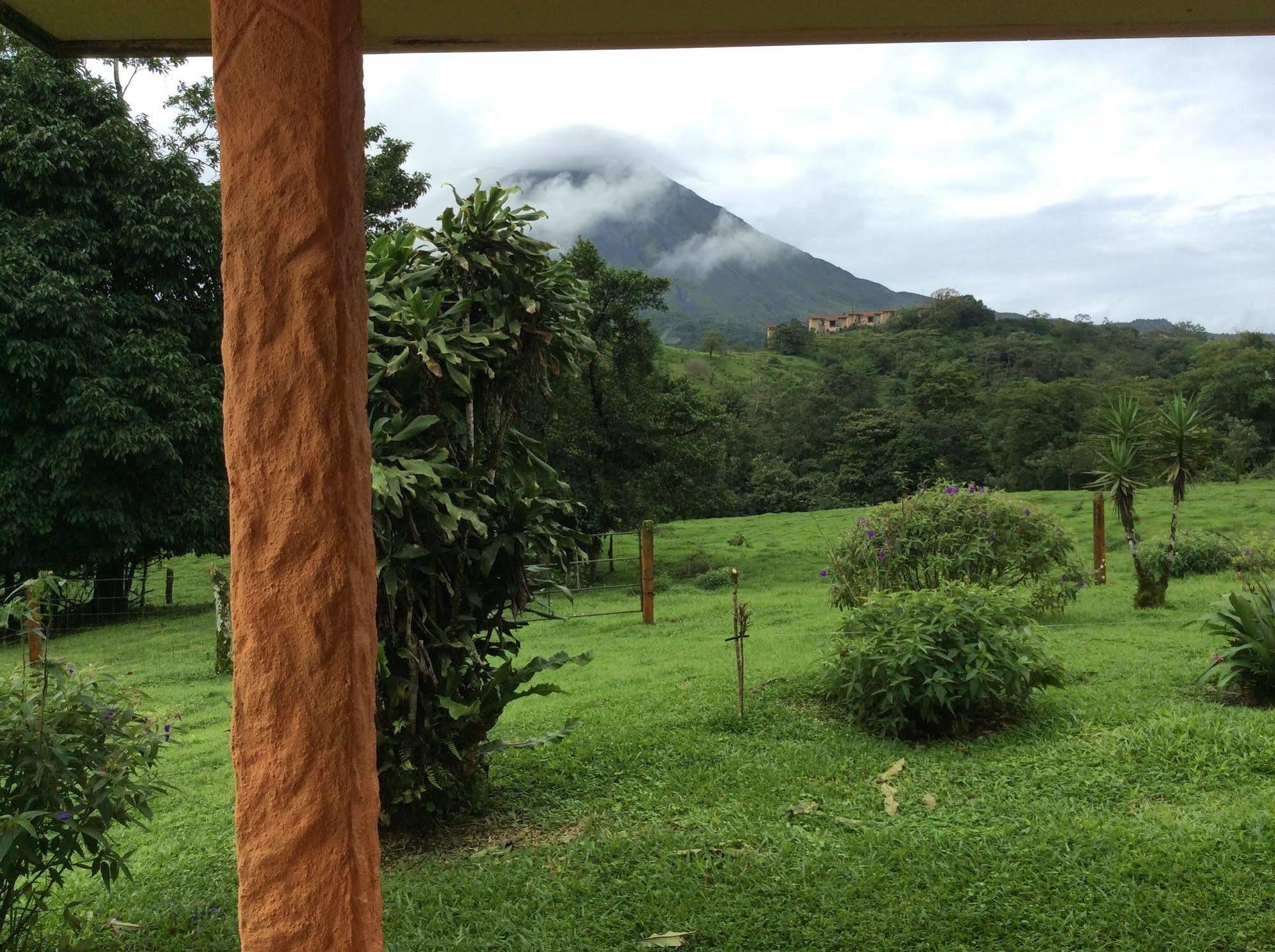 Cabinas Los Guayabos Hotel La Fortuna Exterior photo