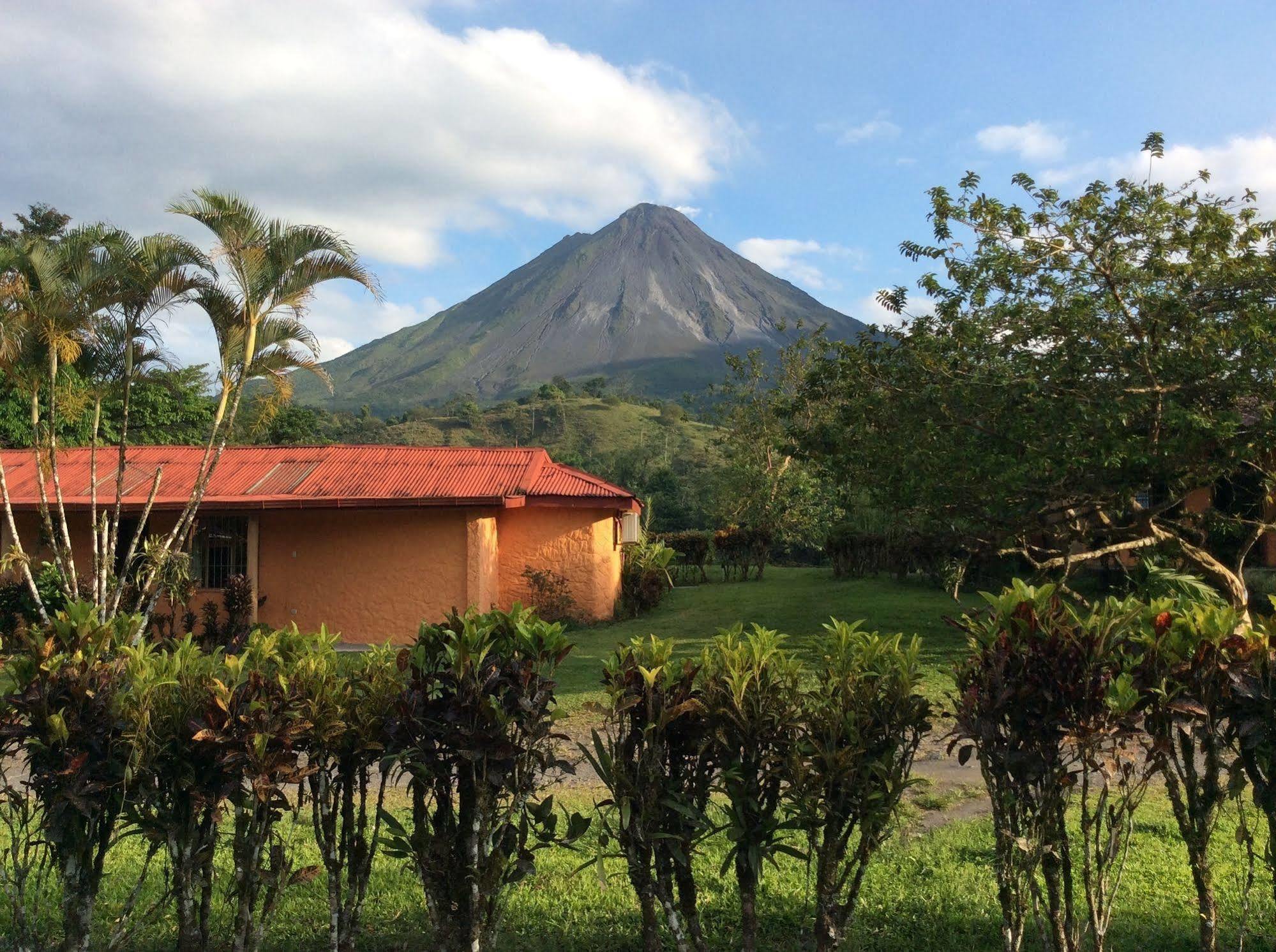 Cabinas Los Guayabos Hotel La Fortuna Exterior photo